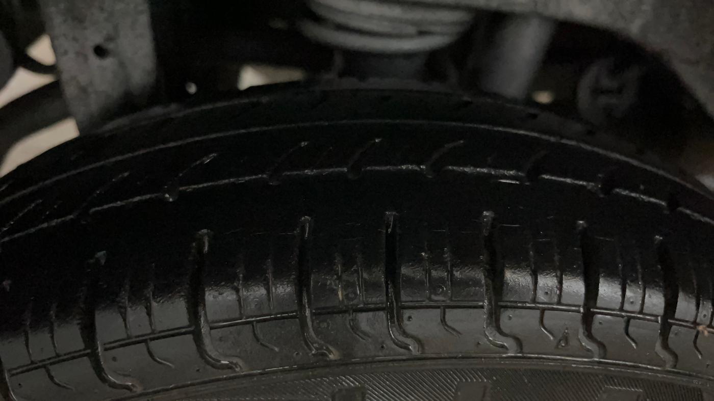 2015 Maruti Alto 800 LXI, Petrol, Manual, 24,402 km, Right Rear Tyre Tread