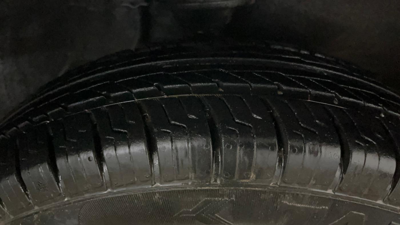 2015 Maruti Alto 800 LXI, Petrol, Manual, 24,402 km, Right Front Tyre Tread