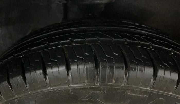 2015 Maruti Alto 800 LXI, Petrol, Manual, 24,289 km, Right Front Tyre Tread
