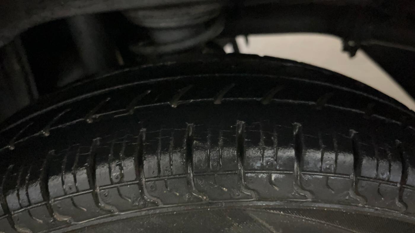 2015 Maruti Alto 800 LXI, Petrol, Manual, 24,402 km, Left Rear Tyre Tread