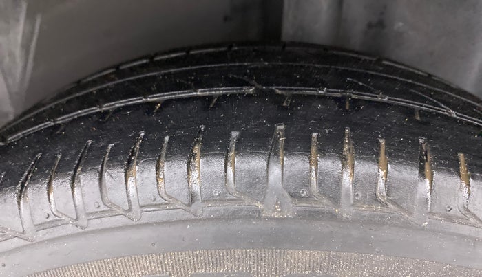 2018 Volkswagen Ameo TRENDLINE 1.0L, Petrol, Manual, 71,413 km, Left Rear Tyre Tread