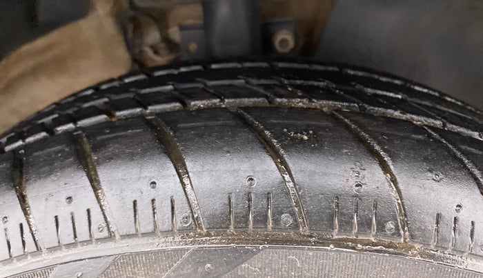 2018 Volkswagen Ameo TRENDLINE 1.0L, Petrol, Manual, 71,413 km, Right Front Tyre Tread