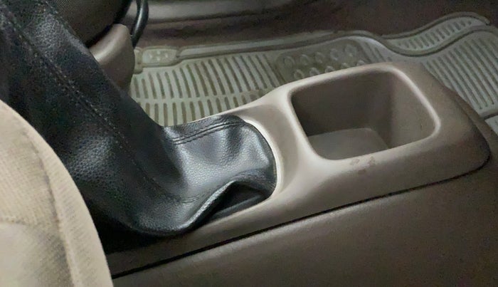 2011 Maruti Zen Estilo LXI, Petrol, Manual, 49,571 km, Gear lever - Boot Cover minor damage