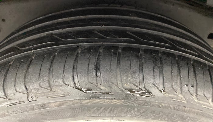 2016 Toyota Innova Crysta 2.4 ZX 7 STR, Diesel, Manual, 1,54,960 km, Left Rear Tyre Tread