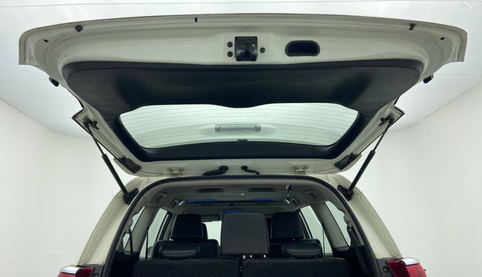 2016 Toyota Innova Crysta 2.4 ZX 7 STR, Diesel, Manual, 1,54,960 km, Boot Door Open