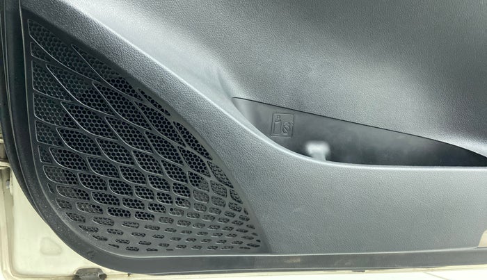 2016 Toyota Innova Crysta 2.4 ZX 7 STR, Diesel, Manual, 1,54,960 km, Speaker