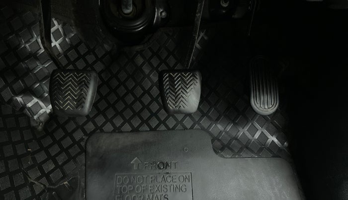 2016 Toyota Innova Crysta 2.4 ZX 7 STR, Diesel, Manual, 1,54,960 km, Pedals