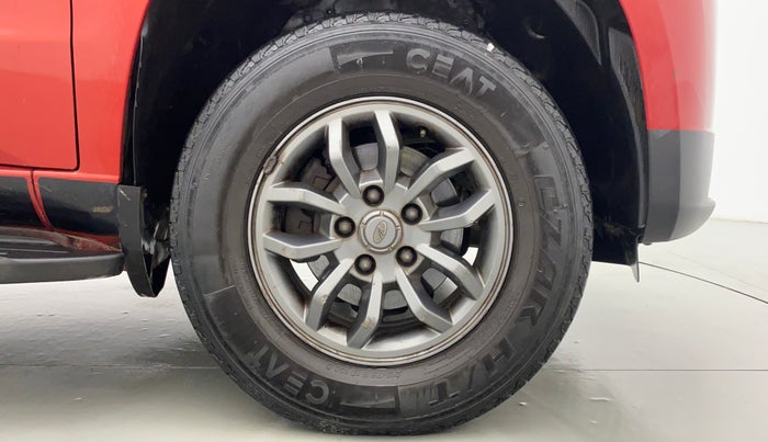 2017 Mahindra TUV300 T 10 MT Dual Tone, Diesel, Manual, 70,416 km, Right Front Wheel