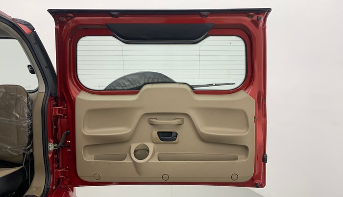 2017 Mahindra TUV300 T 10 MT Dual Tone, Diesel, Manual, 70,416 km, Boot Door Open