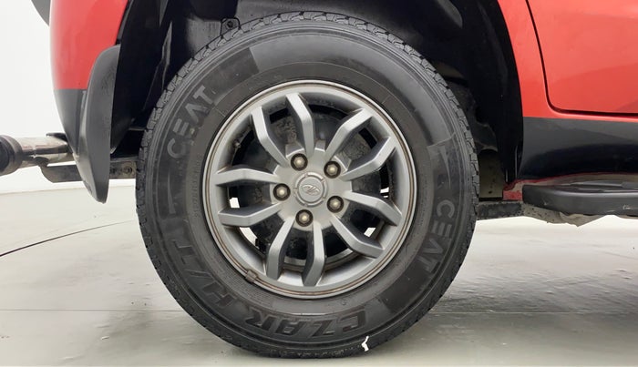 2017 Mahindra TUV300 T 10 MT Dual Tone, Diesel, Manual, 70,416 km, Right Rear Wheel