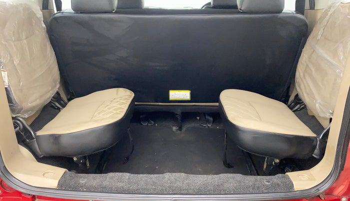 2017 Mahindra TUV300 T 10 MT Dual Tone, Diesel, Manual, 70,416 km, Third Seat Row ( optional )