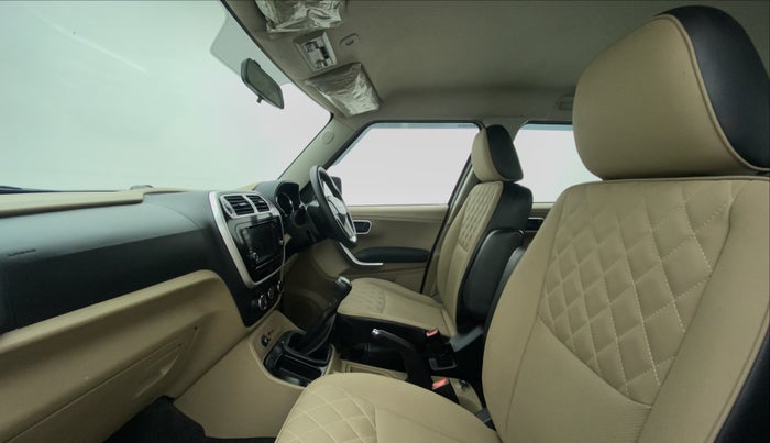 2017 Mahindra TUV300 T 10 MT Dual Tone, Diesel, Manual, 70,416 km, Right Side Front Door Cabin