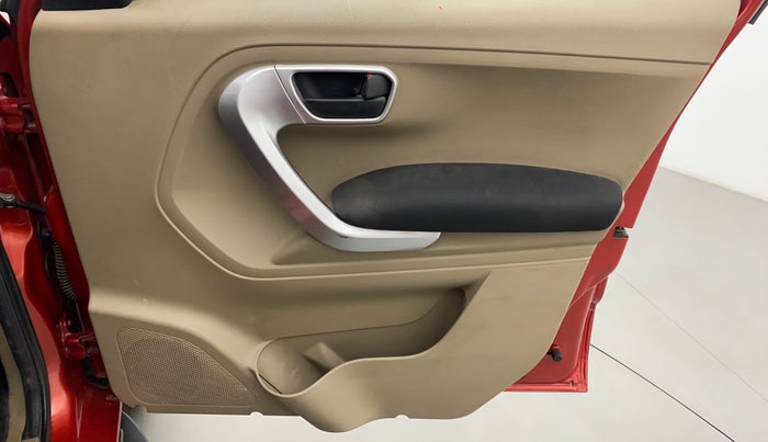 2017 Mahindra TUV300 T 10 MT Dual Tone, Diesel, Manual, 70,416 km, Driver Side Door Panels Control