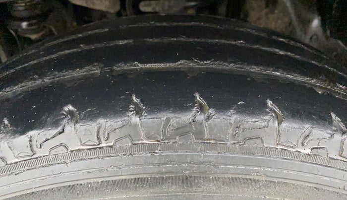 2017 Mahindra TUV300 T 10 MT Dual Tone, Diesel, Manual, 70,416 km, Left Front Tyre Tread