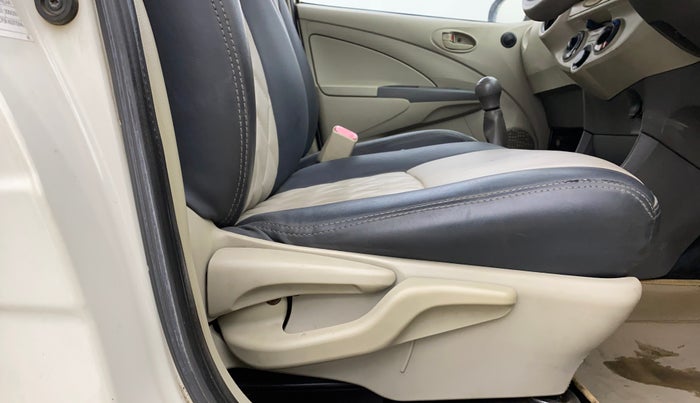 2015 Toyota Etios Liva G, Petrol, Manual, 91,842 km, Driver Side Adjustment Panel