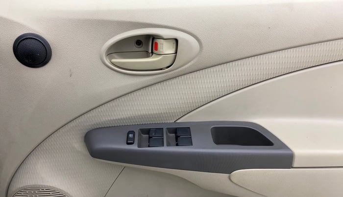 2015 Toyota Etios Liva G, Petrol, Manual, 91,842 km, Driver Side Door Panels Control