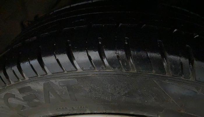 2015 Ford New Figo TREND 1.2 PETROL, Petrol, Manual, 63,103 km, Left Rear Tyre Tread