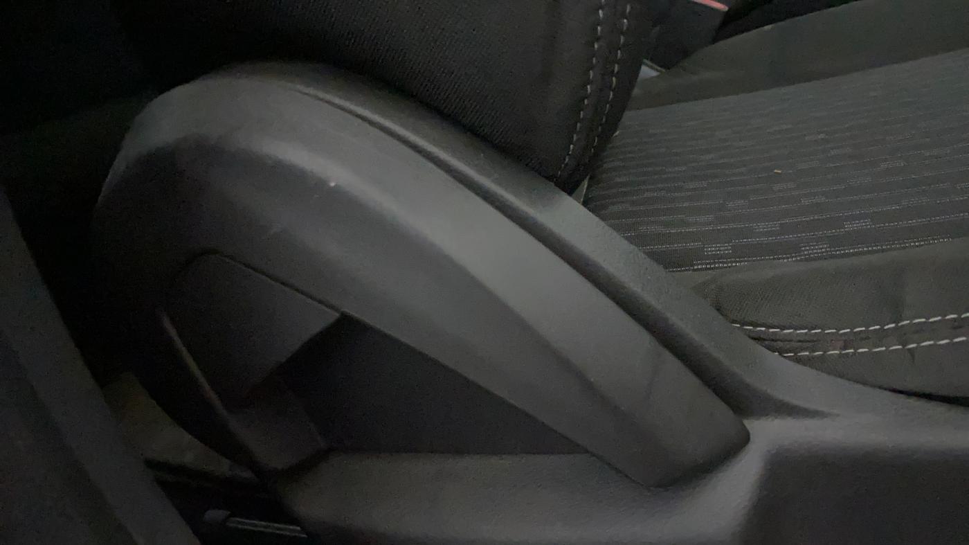 2015 Ford New Figo TREND 1.2 PETROL, Petrol, Manual, 63,103 km, Driver Side Adjustment Panel