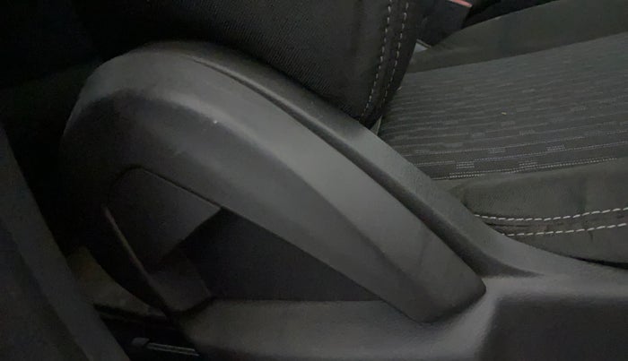 2015 Ford New Figo TREND 1.2 PETROL, Petrol, Manual, 63,103 km, Driver Side Adjustment Panel