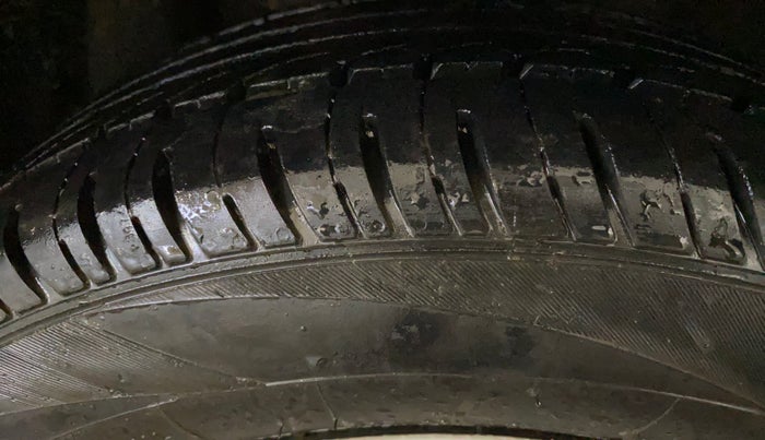 2015 Ford New Figo TREND 1.2 PETROL, Petrol, Manual, 63,103 km, Right Rear Tyre Tread