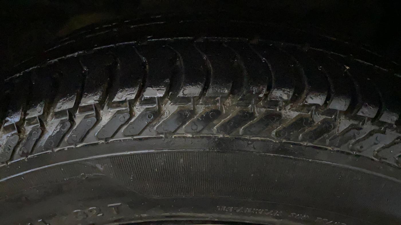 2015 Ford New Figo TREND 1.2 PETROL, Petrol, Manual, 63,103 km, Right Front Tyre Tread
