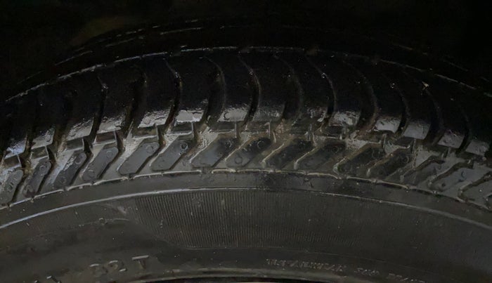 2015 Ford New Figo TREND 1.2 PETROL, Petrol, Manual, 63,103 km, Right Front Tyre Tread