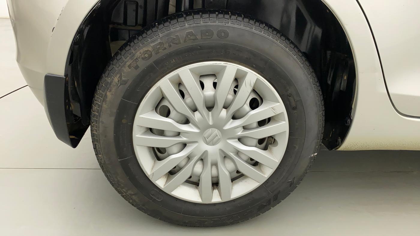 2017 Maruti Swift LXI (O), Petrol, Manual, 27,468 km, Right Rear Wheel