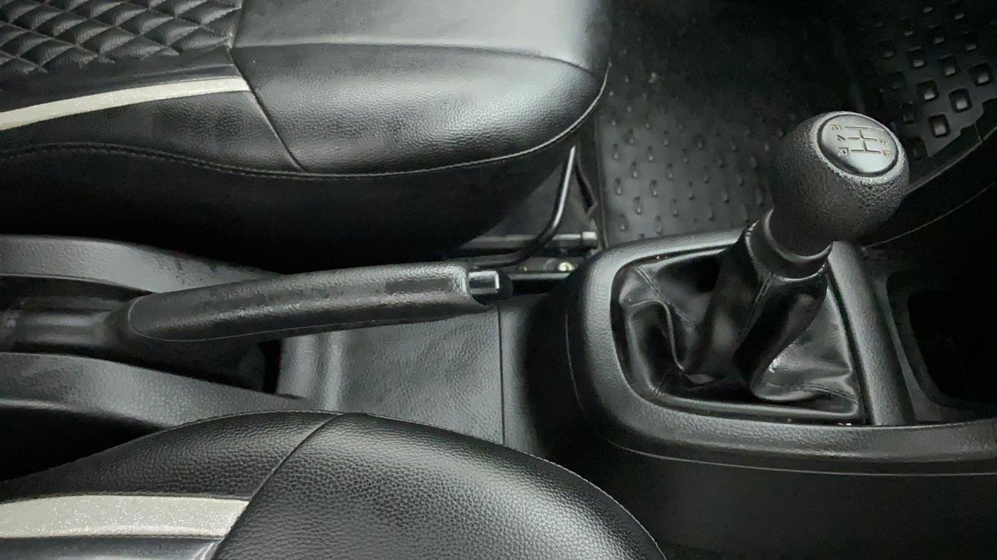 2017 Maruti Swift LXI (O), Petrol, Manual, 27,468 km, Gear Lever