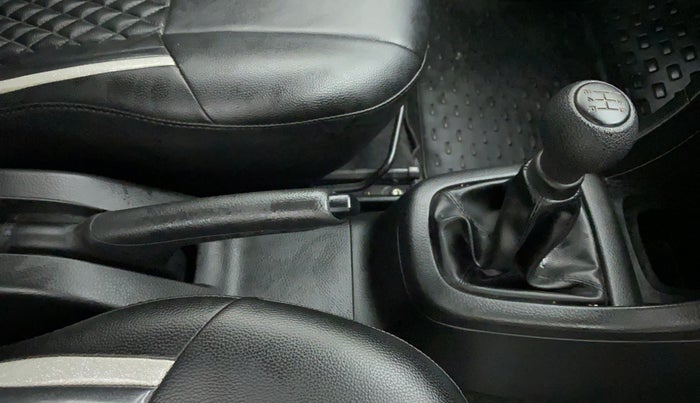 2017 Maruti Swift LXI (O), Petrol, Manual, 27,468 km, Gear Lever