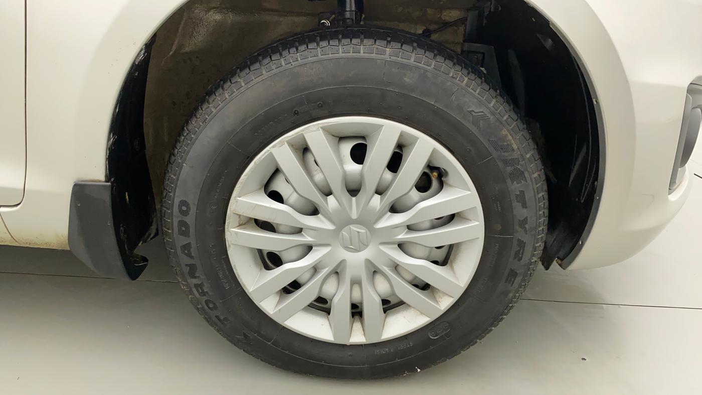 2017 Maruti Swift LXI (O), Petrol, Manual, 27,468 km, Right Front Wheel