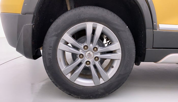 2016 Maruti Vitara Brezza ZDI PLUS DUAL TONE, Diesel, Manual, 93,509 km, Right Rear Wheel