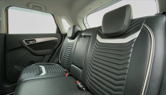 2016 Maruti Vitara Brezza ZDI PLUS DUAL TONE, Diesel, Manual, 93,509 km, Right Side Rear Door Cabin