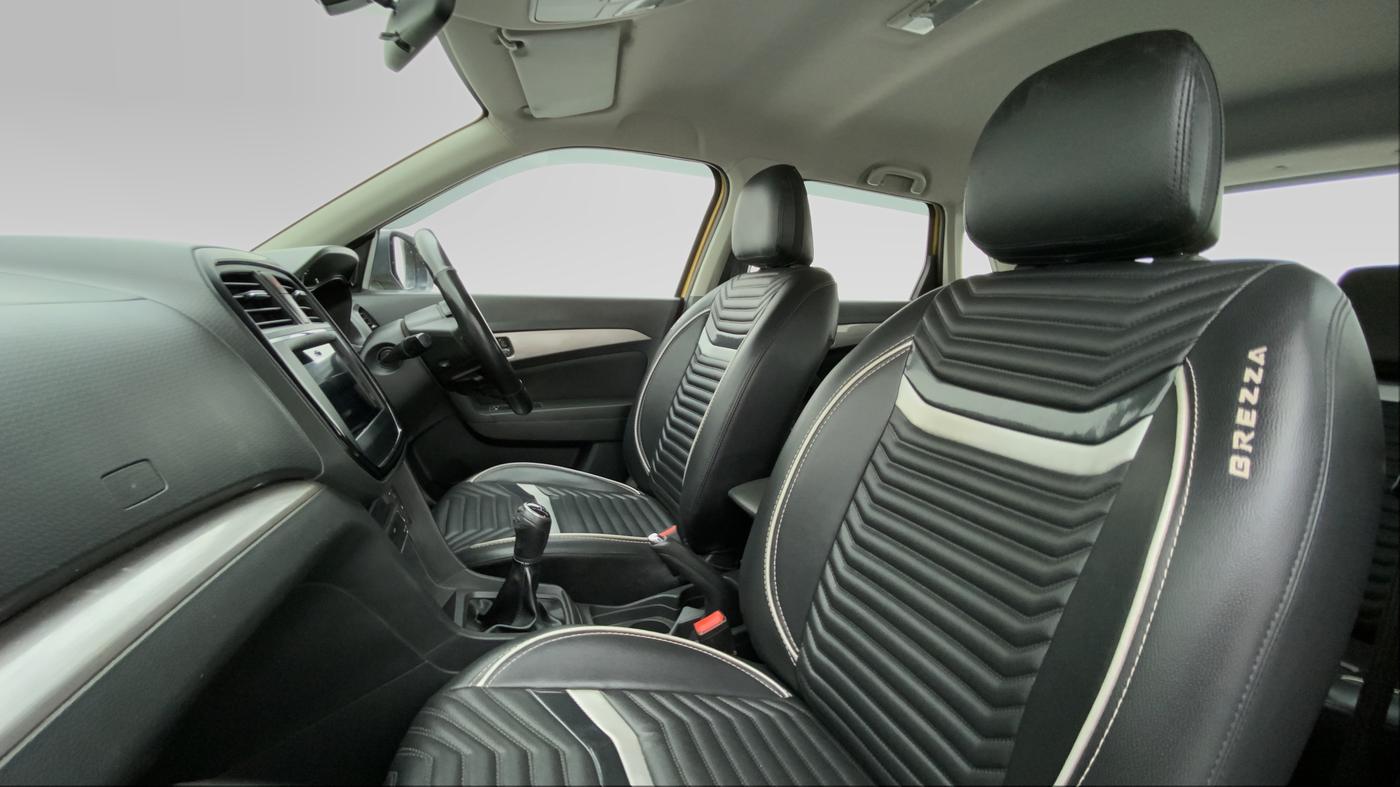 2016 Maruti Vitara Brezza ZDI PLUS DUAL TONE, Diesel, Manual, 93,509 km, Right Side Front Door Cabin