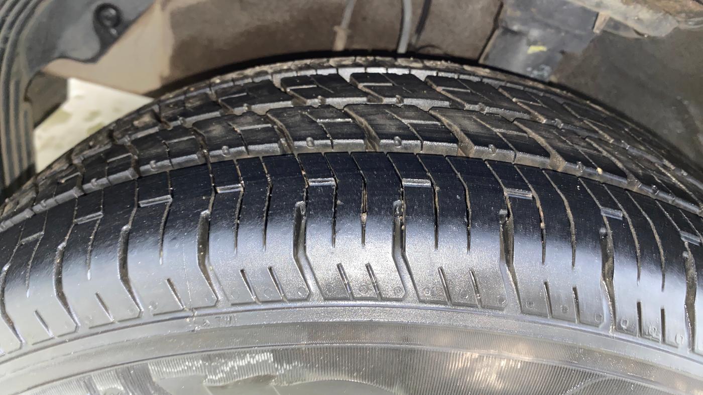 2014 Hyundai Elite i20 ASTA 1.2, Petrol, Manual, 1,17,603 km, Left Front Tyre Tread