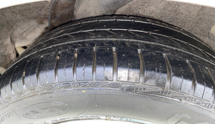 2014 Hyundai Elite i20 ASTA 1.2, Petrol, Manual, 1,15,781 km, Left Rear Tyre Tread