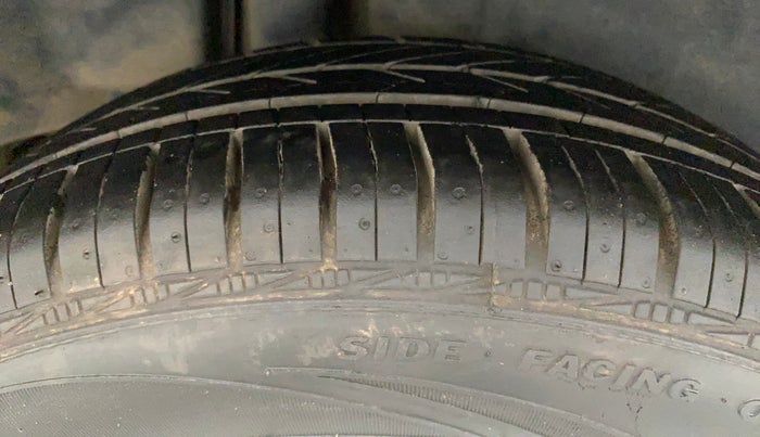 2015 Maruti Ciaz ZDI SHVS, Diesel, Manual, 87,250 km, Right Rear Tyre Tread