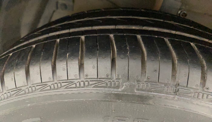 2015 Maruti Ciaz ZDI SHVS, Diesel, Manual, 87,250 km, Left Front Tyre Tread