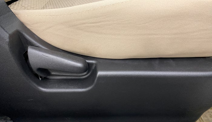 2017 Maruti Wagon R 1.0 LXI CNG, CNG, Manual, 81,427 km, Driver Side Adjustment Panel