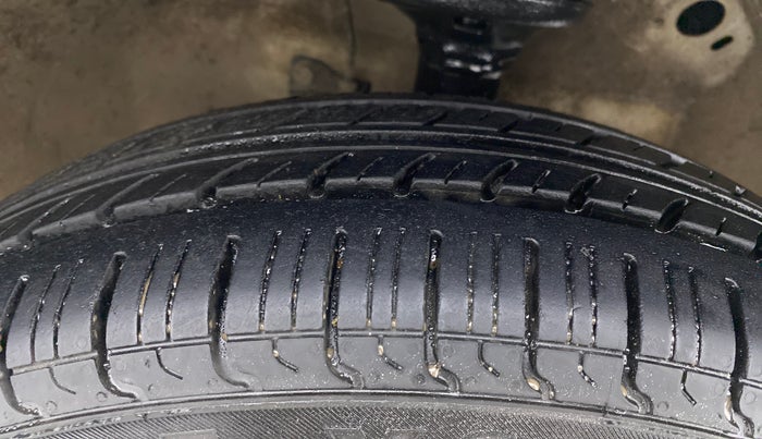 2017 Maruti Wagon R 1.0 LXI CNG, CNG, Manual, 81,427 km, Right Front Tyre Tread