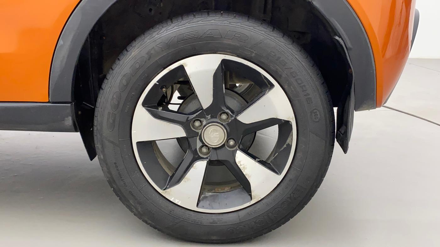 2018 Tata NEXON XZA PLUS PETROL DUAL TONE, Petrol, Automatic, 87,851 km, Left Rear Wheel