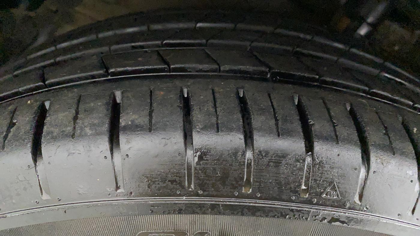 2015 Maruti Ciaz ZXI PLUS, Petrol, Manual, 89,926 km, Left Front Tyre Tread