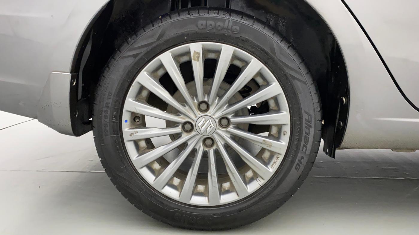 2015 Maruti Ciaz ZXI PLUS, Petrol, Manual, 89,926 km, Right Rear Wheel