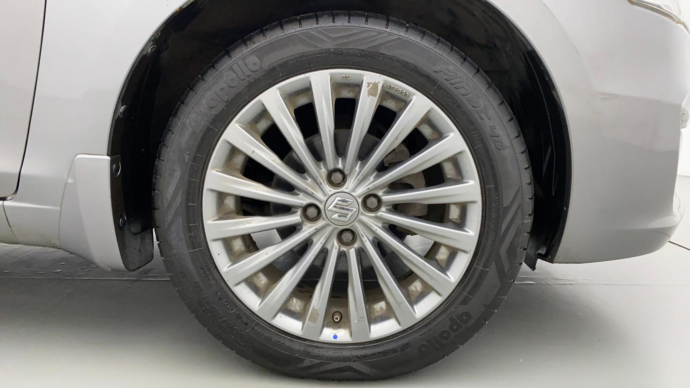 2015 Maruti Ciaz ZXI PLUS, Petrol, Manual, 89,926 km, Right Front Wheel