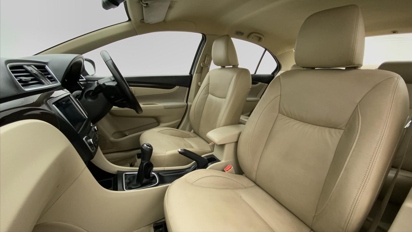 2015 Maruti Ciaz ZXI PLUS, Petrol, Manual, 89,926 km, Right Side Front Door Cabin