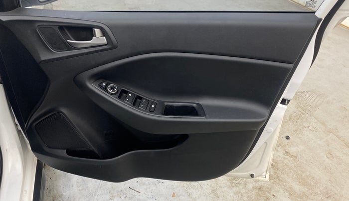 2018 Hyundai i20 Active 1.2 SX, Petrol, Manual, 32,892 km, Driver Side Door Panels Control