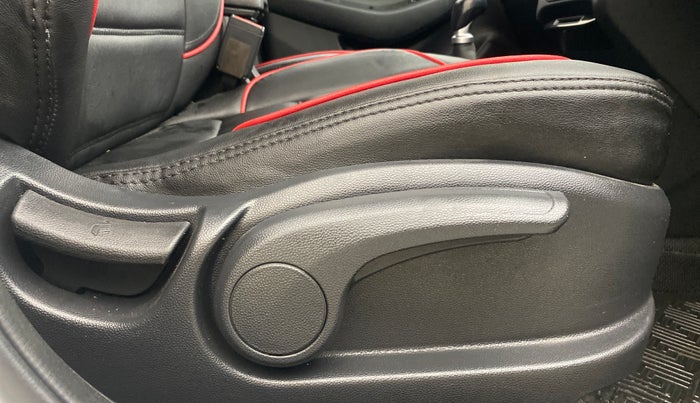 2018 Hyundai i20 Active 1.2 SX, Petrol, Manual, 32,892 km, Driver Side Adjustment Panel