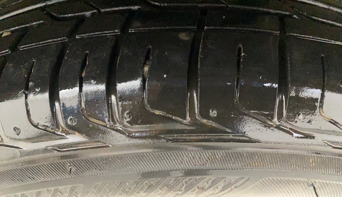 2022 Tata NEXON XMA SUNROOF PETROL, Petrol, Automatic, 29,265 km, Right Front Tyre Tread