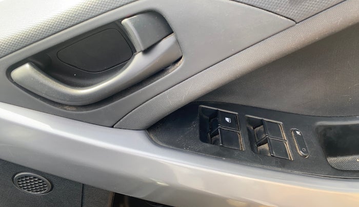 2022 Tata NEXON XMA SUNROOF PETROL, Petrol, Automatic, 29,265 km, Driver Side Door Panels Control