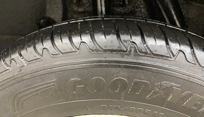 2018 Renault Duster 85 PS RXS MT DIESEL, Diesel, Manual, 1,09,227 km, Right Rear Tyre Tread