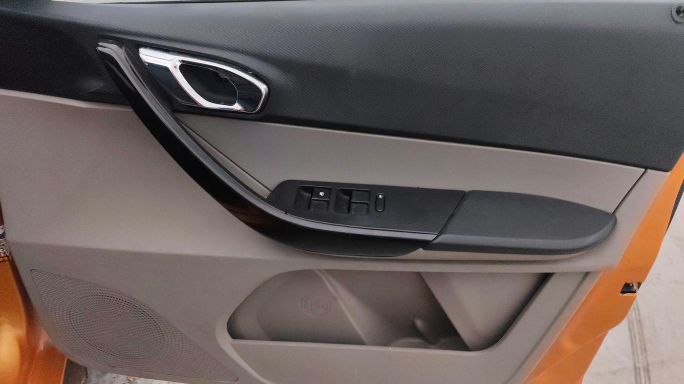 2017 Tata Tiago XZ PETROL, Petrol, Manual, 73,134 km, Driver Side Door Panels Control